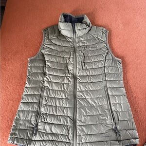 Columbia Women's Green Quilted Vest
